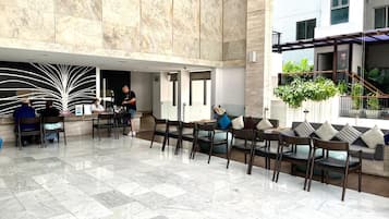 Apartment, 1 Bedroom, Accessible, Balcony | Lobby