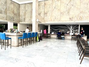 Appartement, 1 chambre, accessible aux personnes à mobilité réduite, balcon | Bar (sur place)