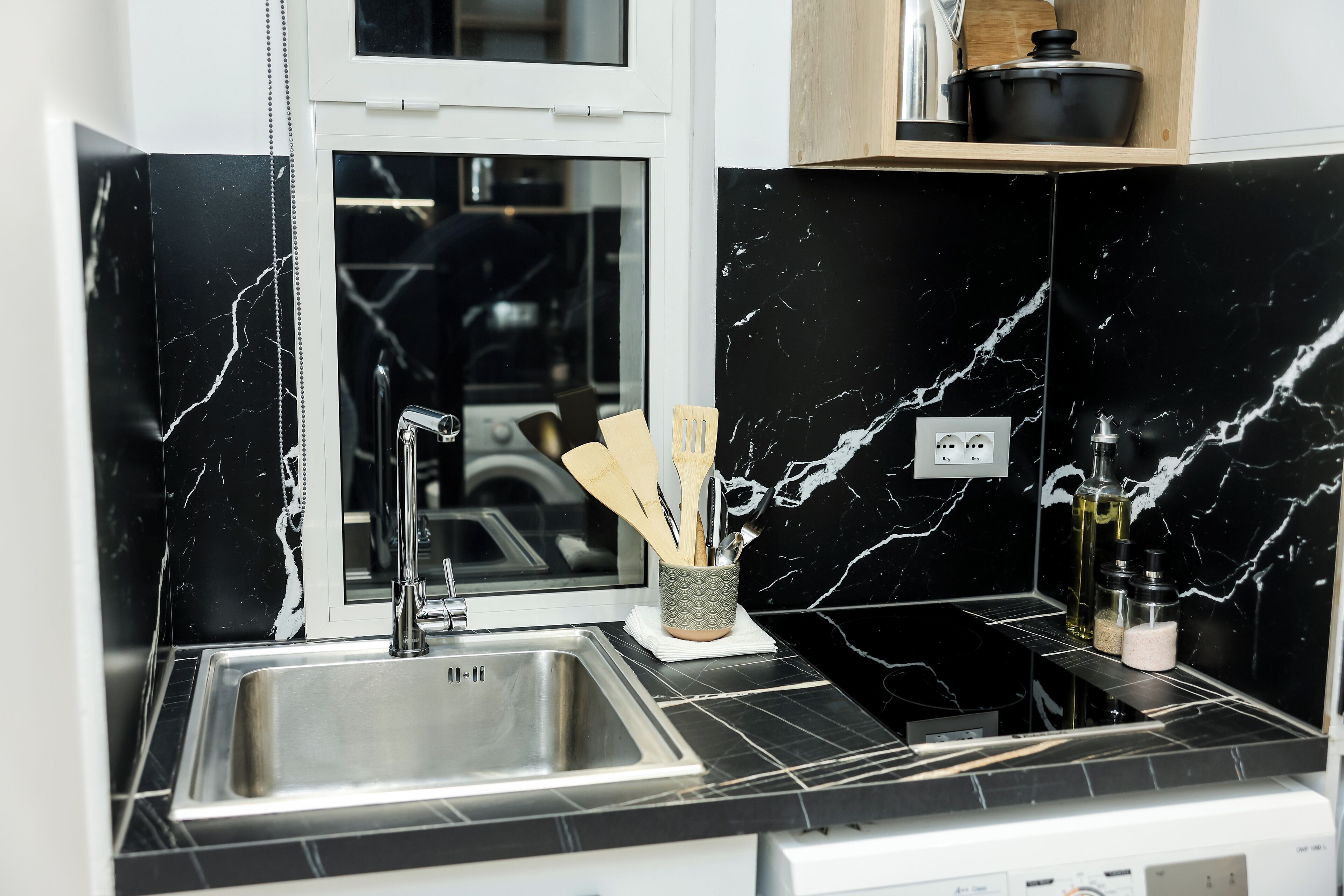 Kühlschrank, Ofen, Herdplatte, Wasserkocher