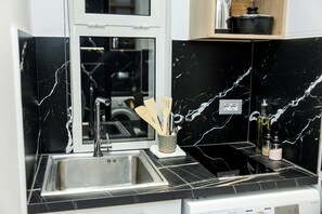 Kühlschrank, Ofen, Herdplatte, Wasserkocher