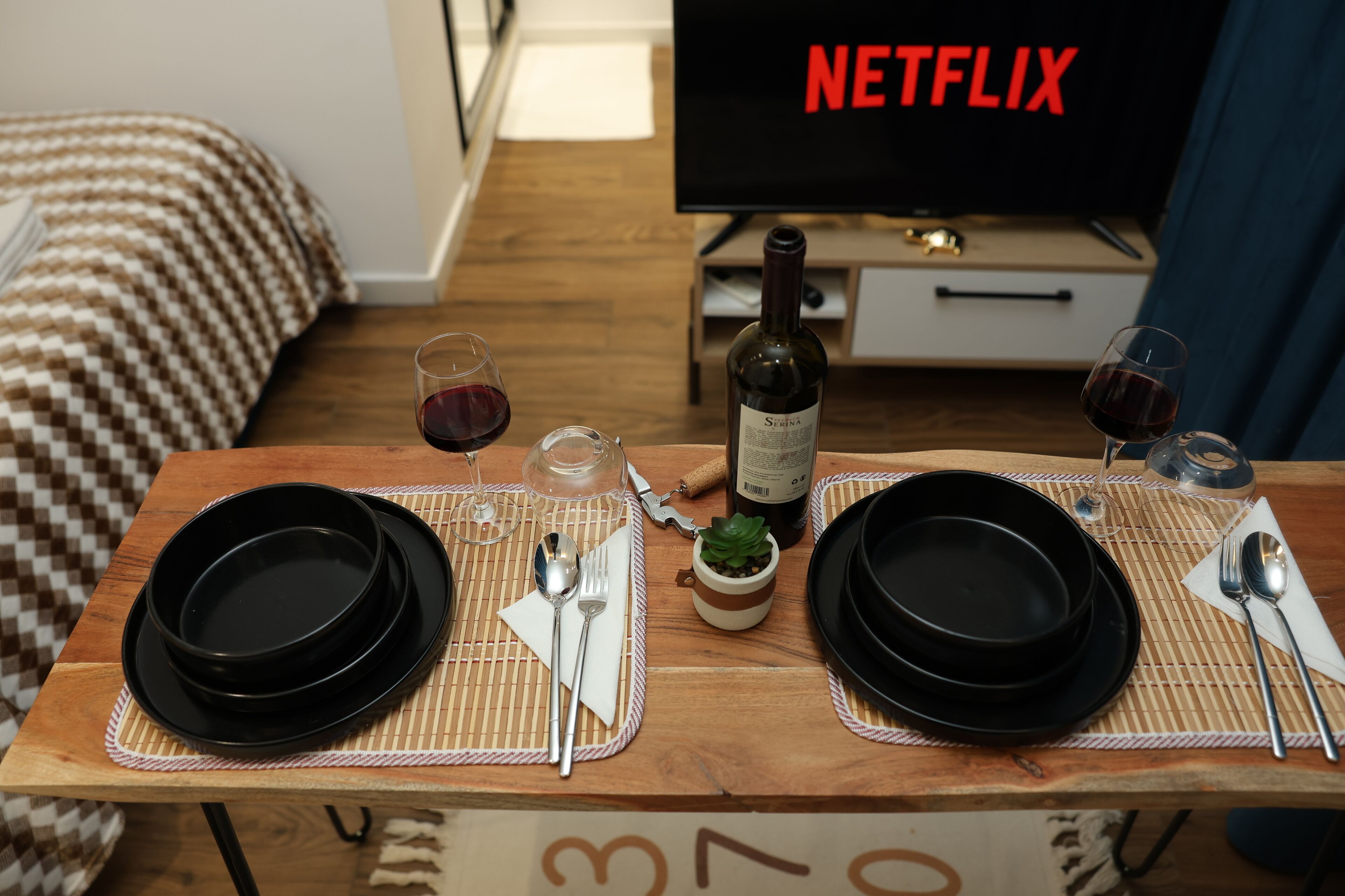 1 camera, ferro/asse da stiro, Wi-Fi