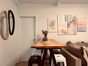 Apartamento, 2 quartos | Área de estar