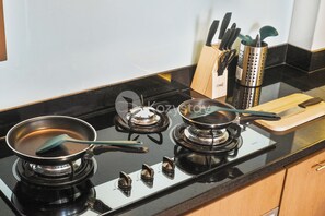 公寓, 2 间卧室, 城市景观 | 私人厨房 | 大冰箱、微波炉、炉灶、电饭煲