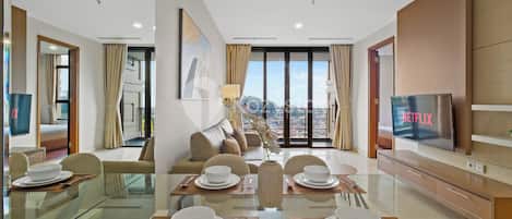 Appartement, 2 chambres, vue ville | Salle à manger