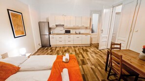 شقة بتجهيزات أساسية | مكواة/لوح كي وواي فاي مجانًا