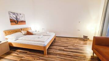 Basic Apartment | Iron/ironing board, free WiFi