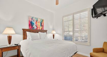 LV223 Pet Friendly 2BD Lock-Off with Private Patio