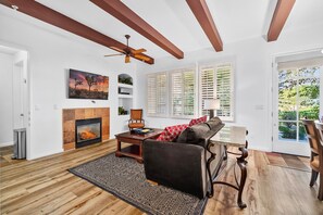 TV, fireplace, offices - LV223 Pet Friendly 2BD Lock-Off with Private Patio (La Quinta)