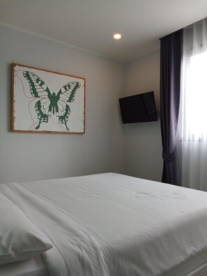Apartment, 2 Bedrooms, Balcony | In-room safe, blackout drapes, iron/ironing board, free WiFi