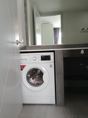아파트, 침실 2개, 발코니 | 세탁 시설/서비스