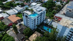 حمام سباحة خارجي