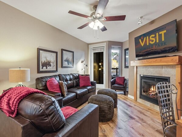 Smart TV, fireplace