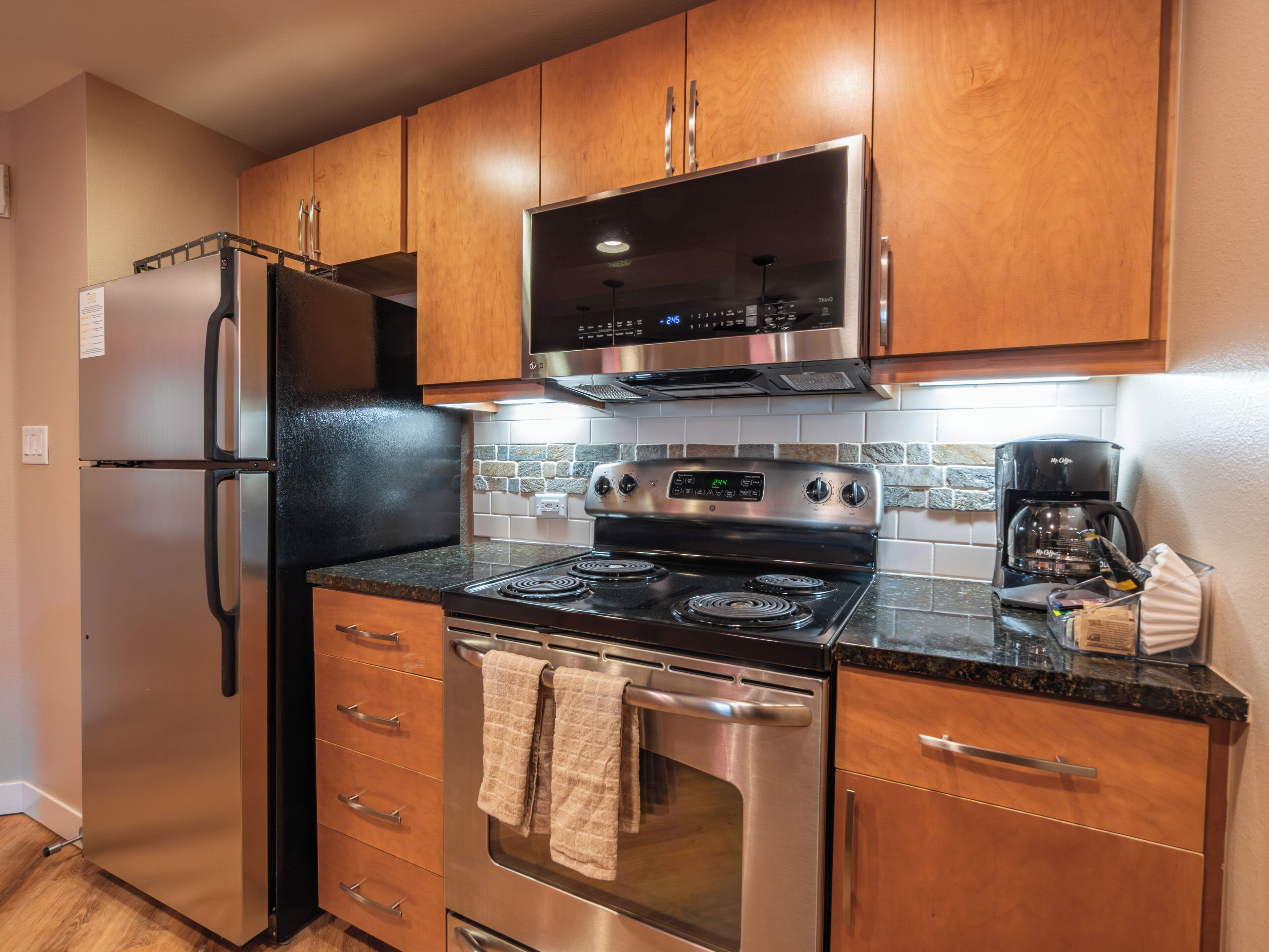 冰箱、微波炉、烤箱、炉灶