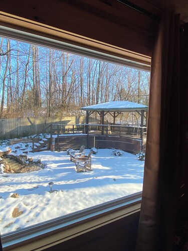 Charming tiny home cabin in lovely Spring Hill