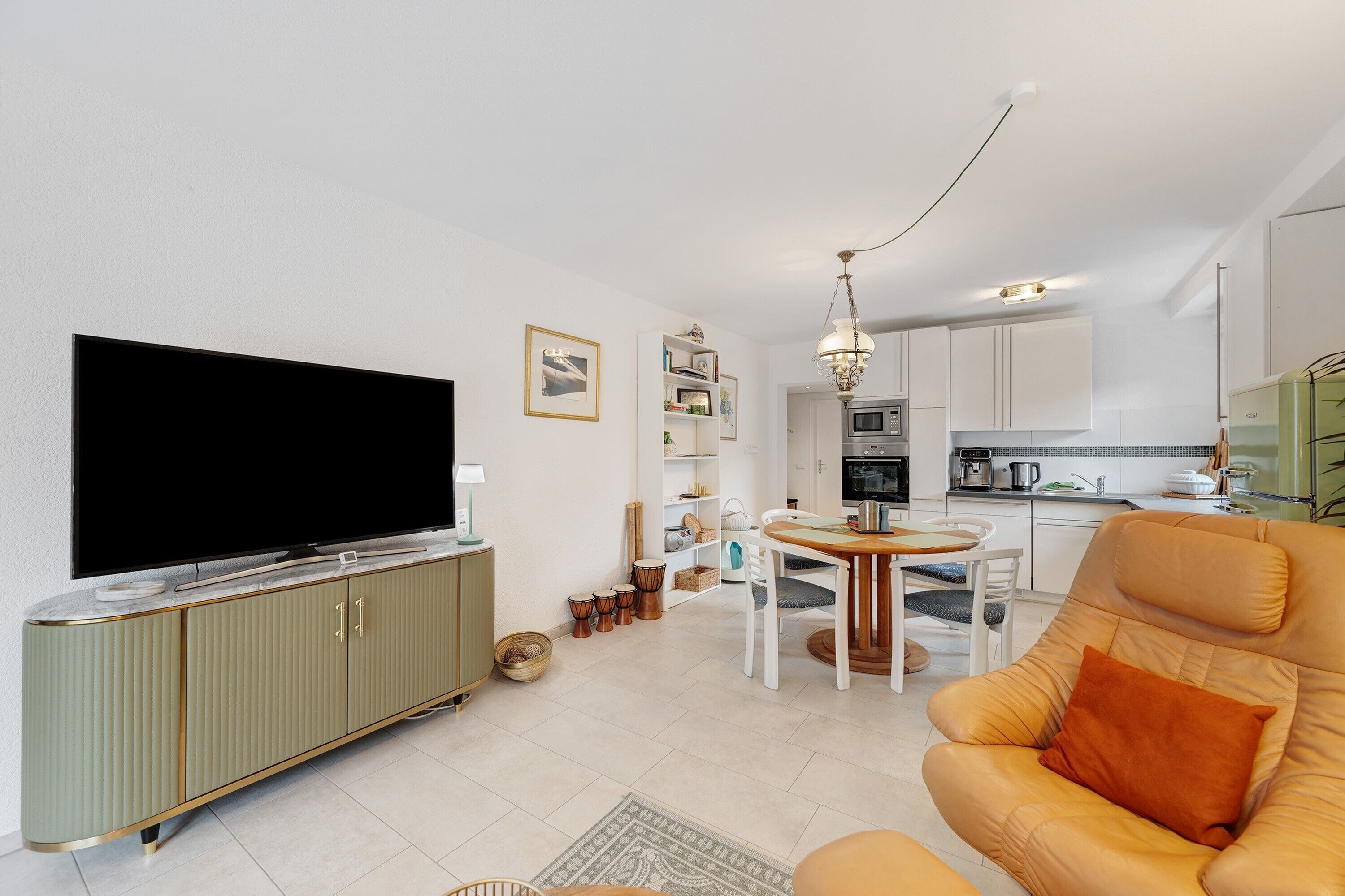 TV, table tennis, stereo