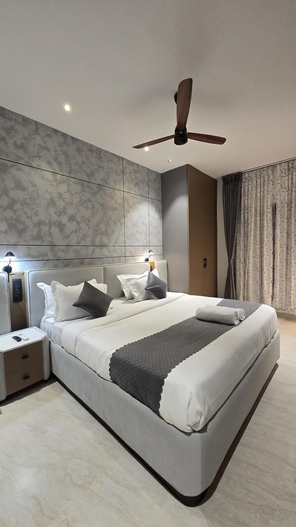 Caja de seguridad en la habitación, escritorio y cortinas blackout 