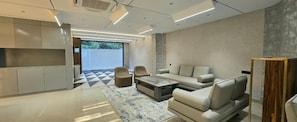 Lobby sitting area - Twenty Three Urban Suites (Hyderabad)