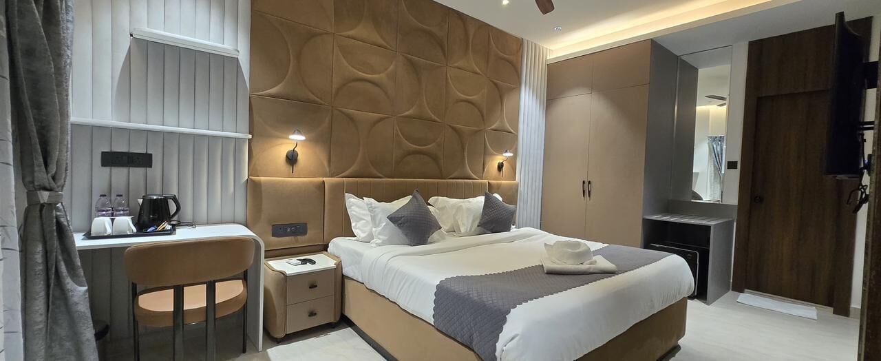 Double Room | In-room safe, desk, blackout curtains, soundproofing