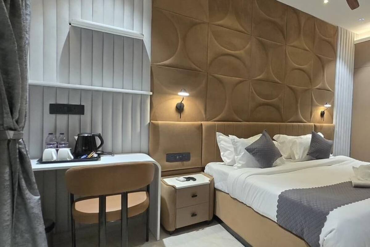 Double Room | In-room safe, desk, blackout curtains, soundproofing