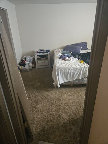 Charming 1-bedroom apartment in serene Elyria with AC