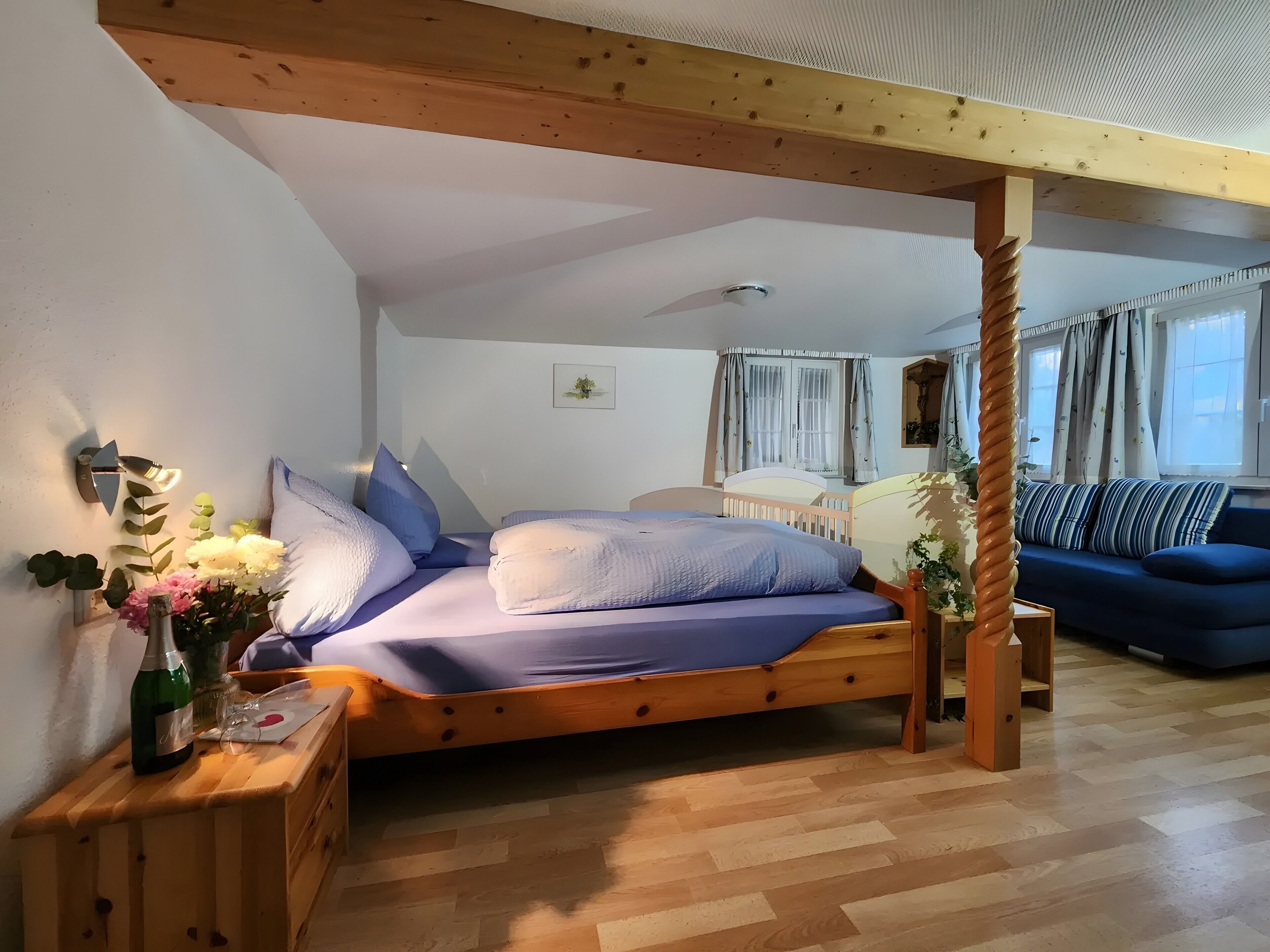 8 bedrooms, WiFi, bed sheets