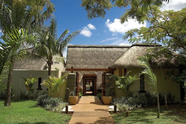 Couples treatment room(s), sauna, steam room - Jacaranda Luxury Villas by Maritim (Balaclava)