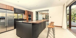 Tủ lạnh, lò vi sóng, lò nướng, bếp nấu