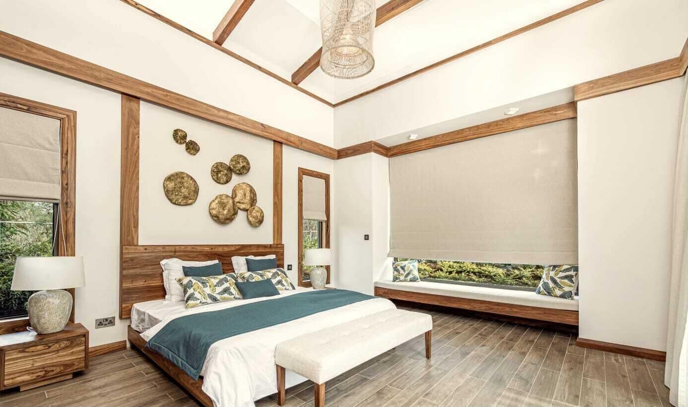 Vila superluxo, 4 quartos, piscina particular, vista para o jardim | Escrivaninha, ferros/tábuas de passar roupa, Wi-Fi de cortesia