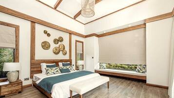 Villa de lujo, 4 habitaciones, piscina privada, vistas al jardín | Escritorio, tabla de planchar con plancha, wifi gratis