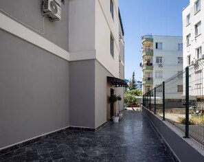 Grand Apartment, 2 Bedrooms | Street view