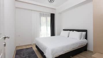 Leilighet – grand, 2 soverom | Skrivebord, skrivebord for bærbar PC, blendingsgardiner og lydisolert