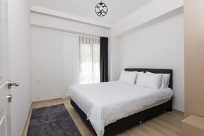 Grand-lejlighed - 2 soveværelser | Skrivebord, arbejdsområde til bærbare computere, mørklægningsgardiner