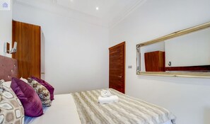 1 bedroom, iron/ironing board, WiFi, bed sheets - Modern 1Bedroom Flat in Brentdord (Brentford)