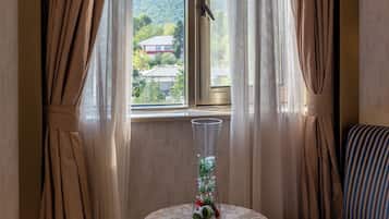 Superior Triple Room | Living area | Printers