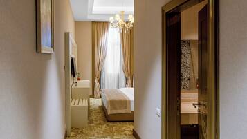 Suíte família | Cofres nos quartos, escrivaninha, ferros/tábuas de passar roupa