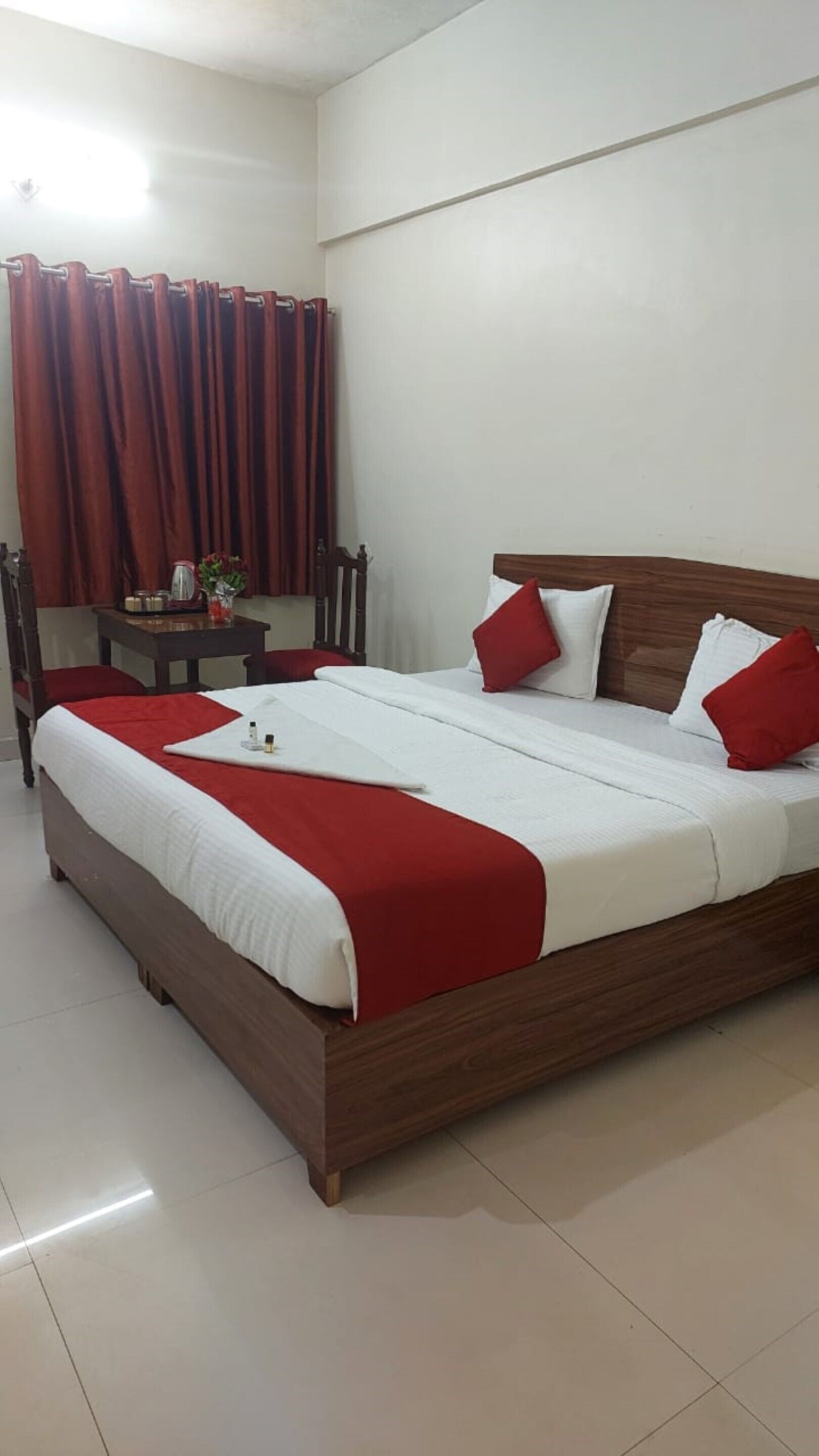 WiFi (無料)、ベッドシーツ