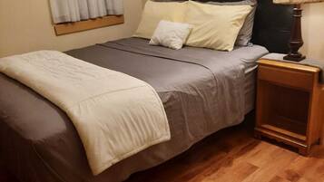 3 bedrooms, desk, iron/ironing board, free WiFi