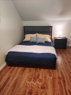 3 bedrooms, desk, iron/ironing board, free WiFi