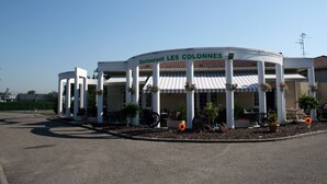 Exterior - Logis Hotels Les Colonnes Strasbourg Zénith (Eckbolsheim)