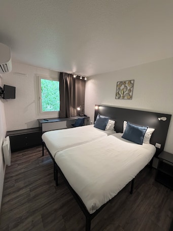 Standard Twin Room. Logis Hotels Les Colonnes Strasbourg Zénith