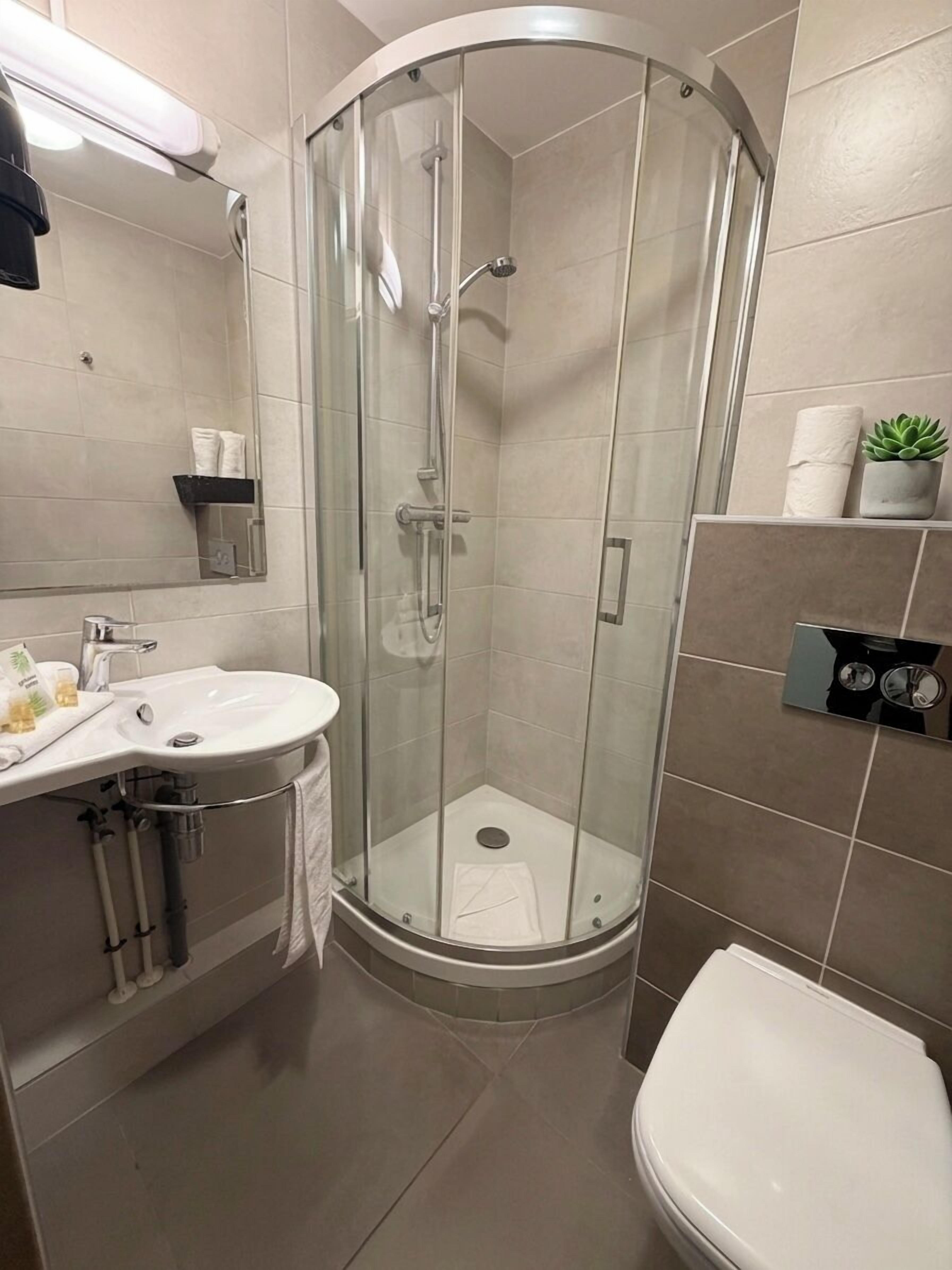 Standard Twin Room | Bathroom
