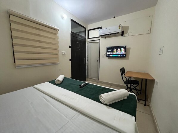 Desk, laptop workspace, free WiFi