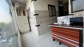 Classic Room | Desk, laptop workspace, free WiFi