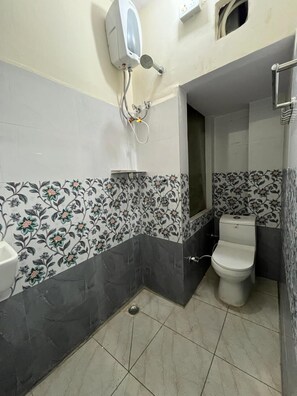 Classic Room | Desk, laptop workspace, free WiFi - The Harikanta Residency (New Delhi)