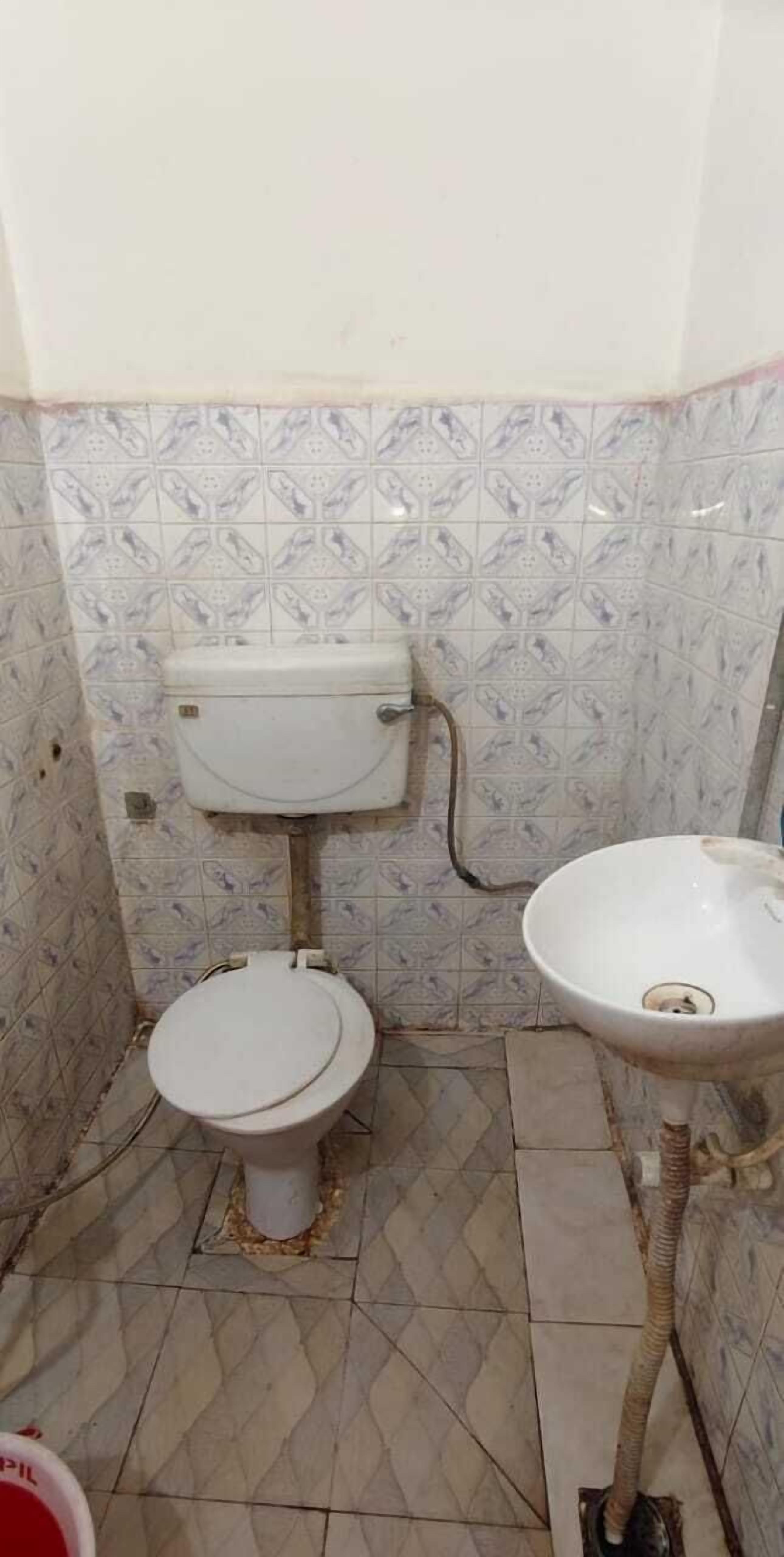 Deluxe Room | Bathroom | Shower, towels, soap, shampoo