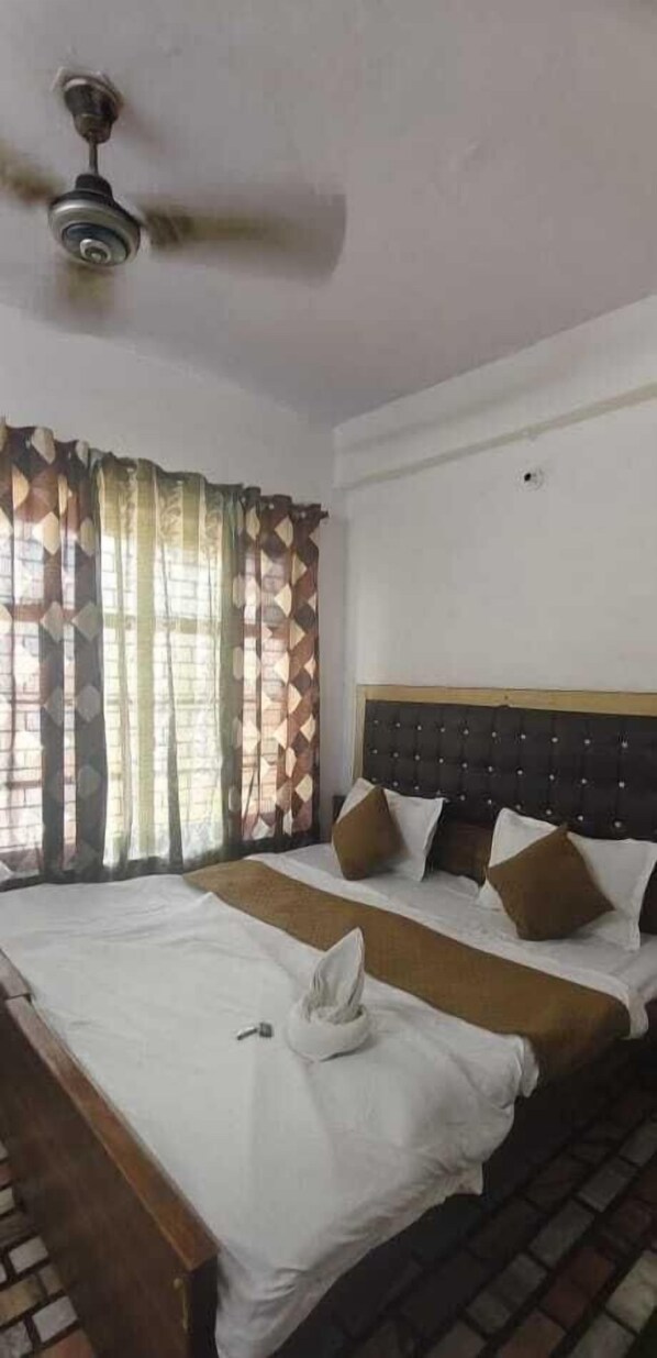 Deluxe Room | Rollaway beds, free WiFi, bed sheets
