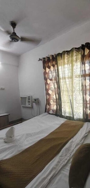 Deluxe Room | Rollaway beds, free WiFi, bed sheets