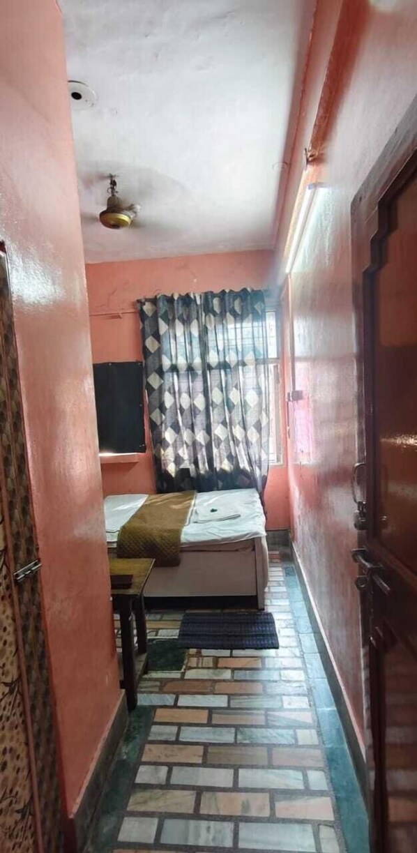 Kamar Deluks | Tempat tidur lipat/tambahan, Wi-Fi gratis, dan seprai linen