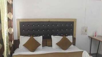 Deluxe Room | Rollaway beds, free WiFi, bed sheets