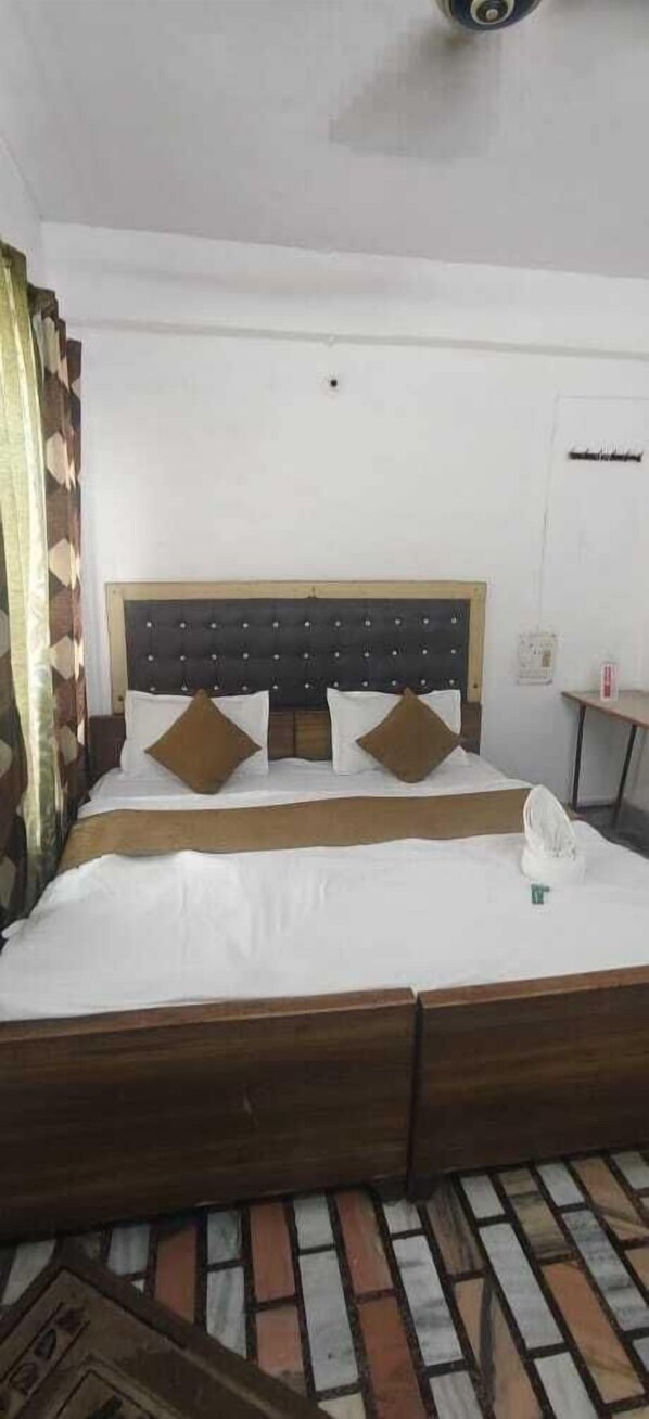 غرفة ديلوكس | أسرّة قابلة للطي وواي فاي مجانًا وملاءات أسرّة